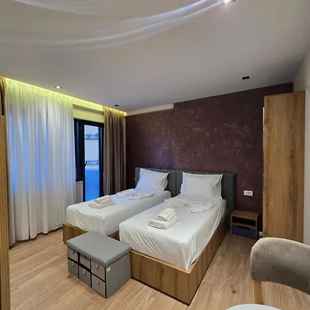 Jorida Old Bazar * ティラナ