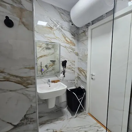 Jorida Old Bazar * ティラナ