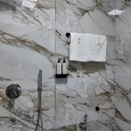 Jorida Old Bazar * ティラナ