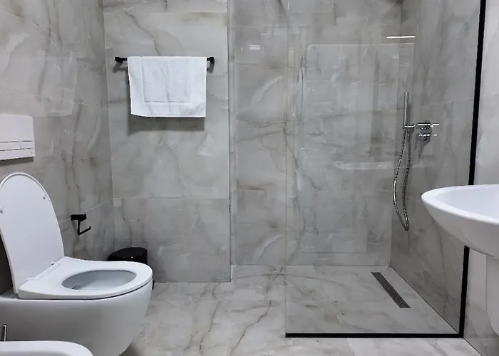 Jorida Old Bazar * تيرانا